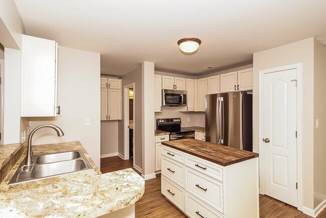 Building Photo - 139 Peterborough Dr