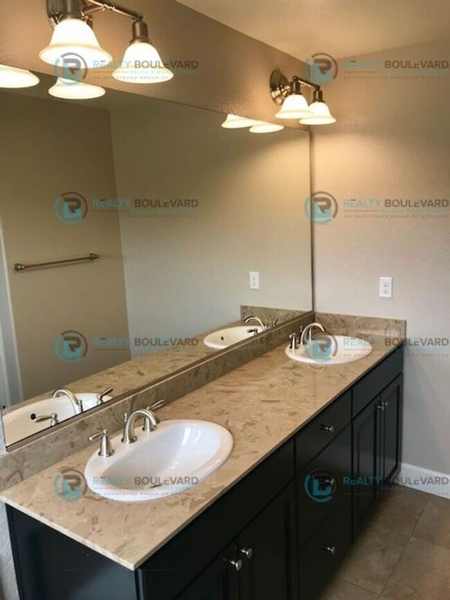Building Photo - Welcome to your dream home in Spanish Springs, nestled off the serene Calle de la Plata. 2 Year l...