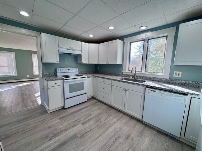 Building Photo - 41 Rollins Rd