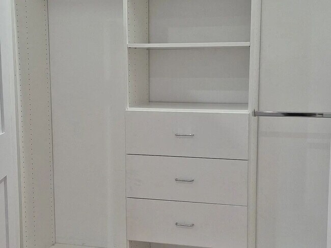 Building Photo - NO MIN CREDIT SCORE REQUIRED, BK OKAY, PAST EVICTION OKAY!, BACKGROUND FRIENDLY. Apply at "The Re...