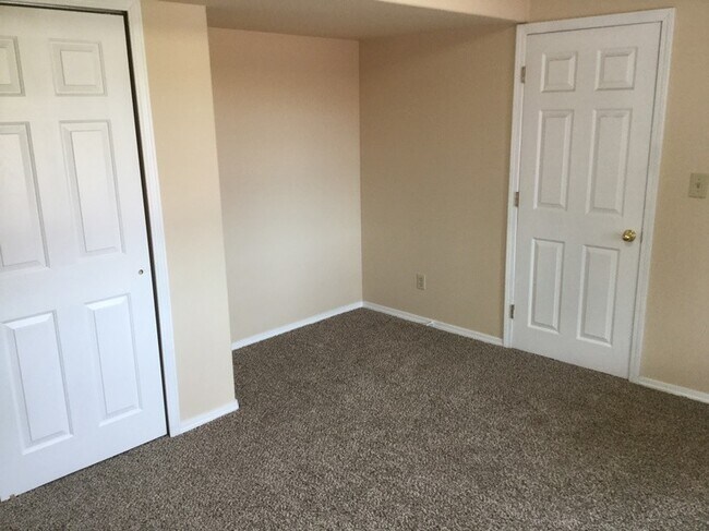 Building Photo - 5532 Many Springs Dr