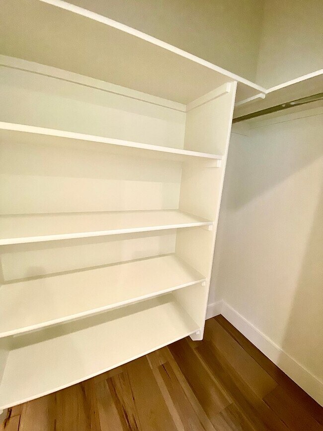 Building Photo - Beautiful Custom 6 Bedroom (2 Primary Bedrooms!) +Office located in NW Meridian