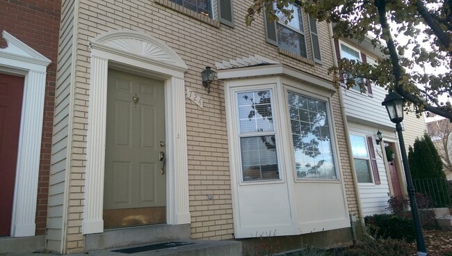 Building Photo - Great Town Home in Fantastic Location