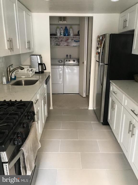 Building Photo - 1326 Spruce St