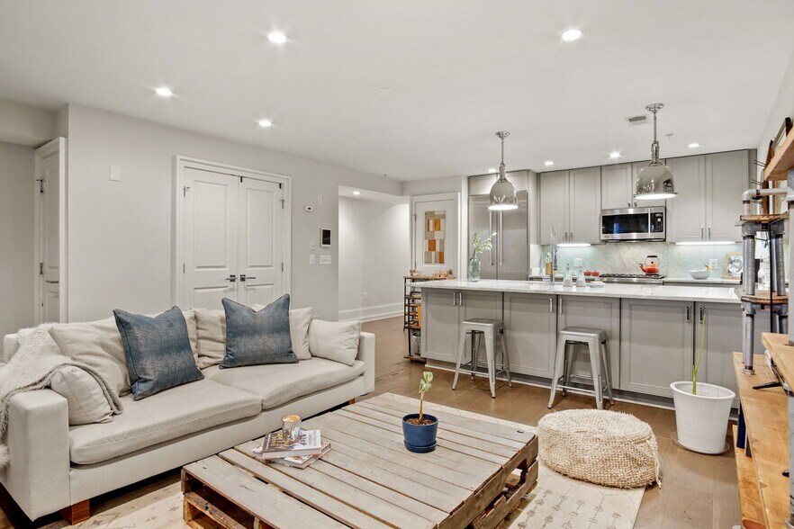 Building Photo - 1506 Q St NW