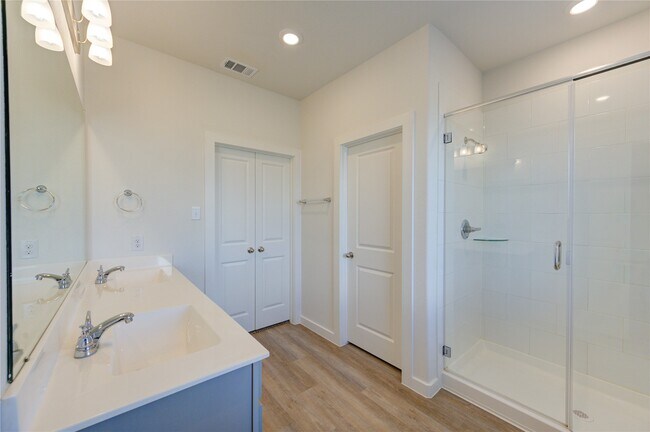 Building Photo - 31918 Holland Arbor Trl