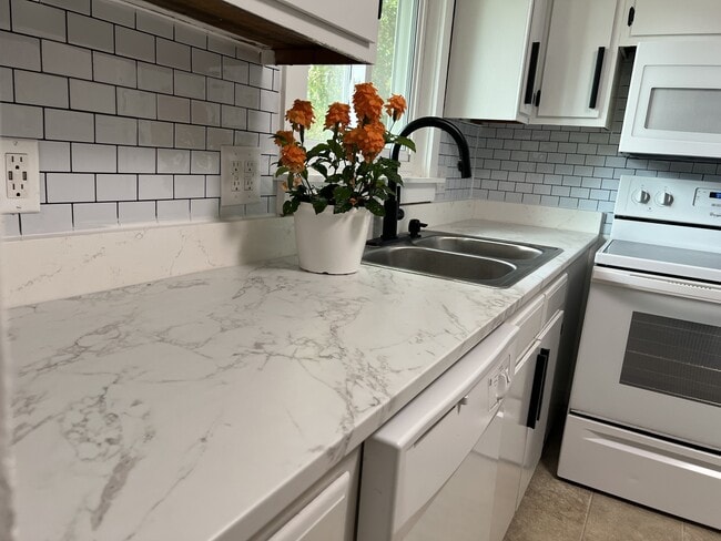 Building Photo - 4100 Pittsford Rd