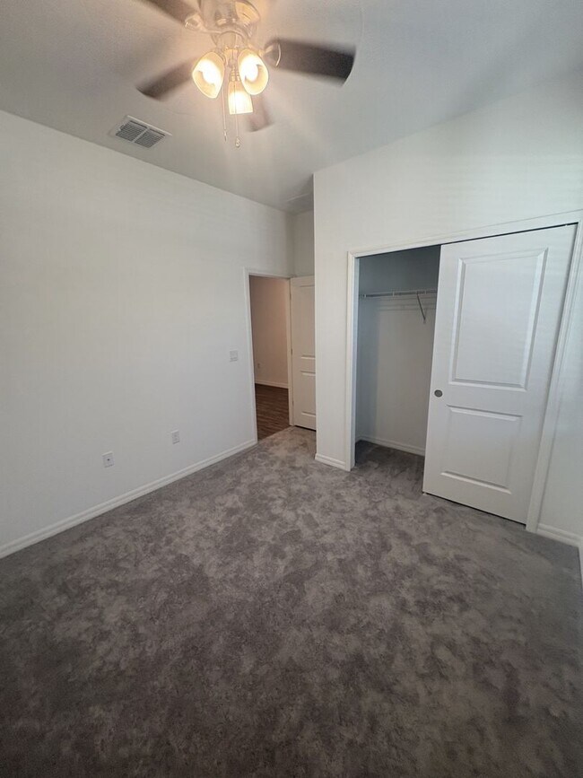 Building Photo - New construction!!