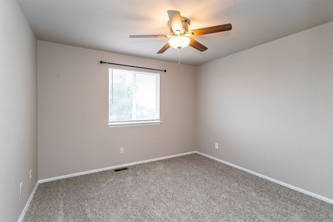 Building Photo - Beautiful 4-bedroom 3-bath located in Stetson Hills!