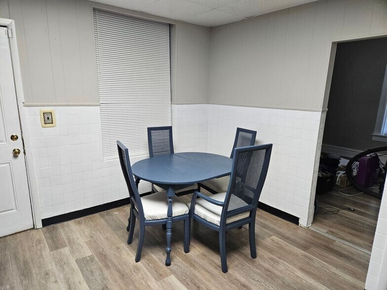 Building Photo - 5256 Lotus Ave