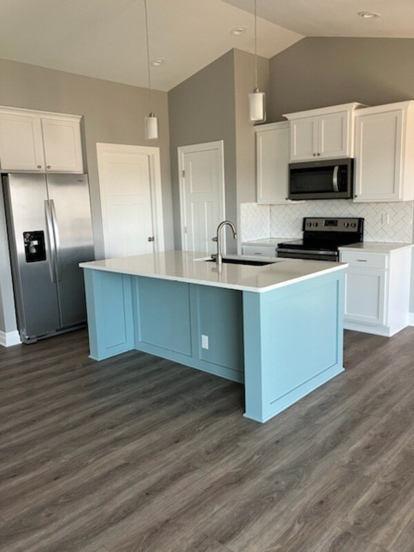 Building Photo - 1558 N Aster Cir