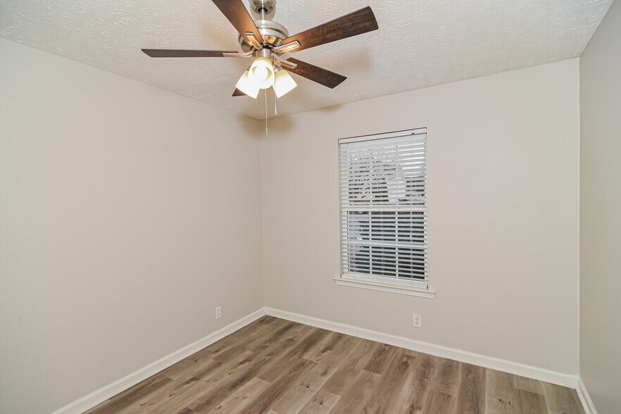 Building Photo - 3221 Lexmark Cir