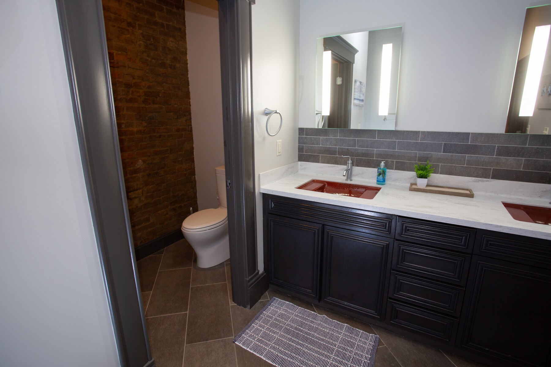 Master bath - 225 E Blaine Ln