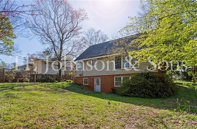 Building Photo - Guilford Hills 3 Bedroom