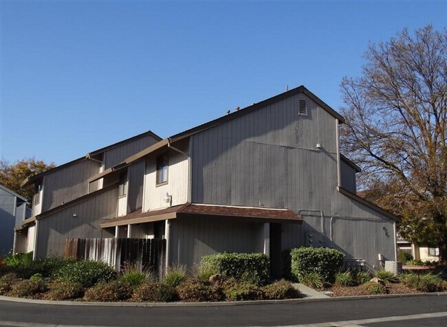 Building Photo - Easy access to Davis bike paths for convenient commuting and recreation