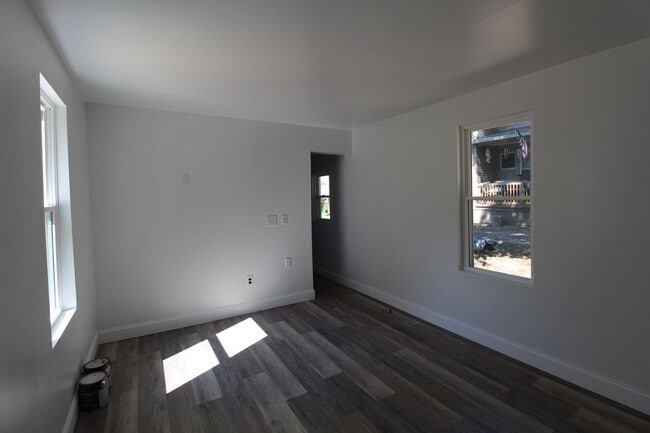 Building Photo - Two Bedroom Duplex