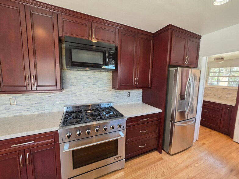 Building Photo - 20758 Stephanie Dr