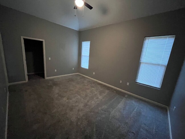 Building Photo - AVAILABLE FOR RENT -218 Lace Drive - Easts...