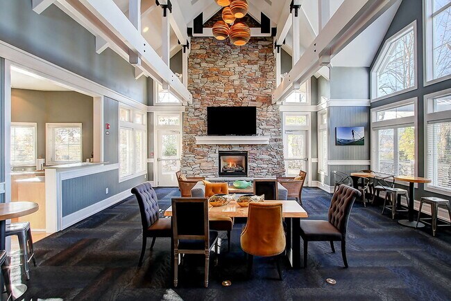 Building Photo - Pinnacle on Lake Washington