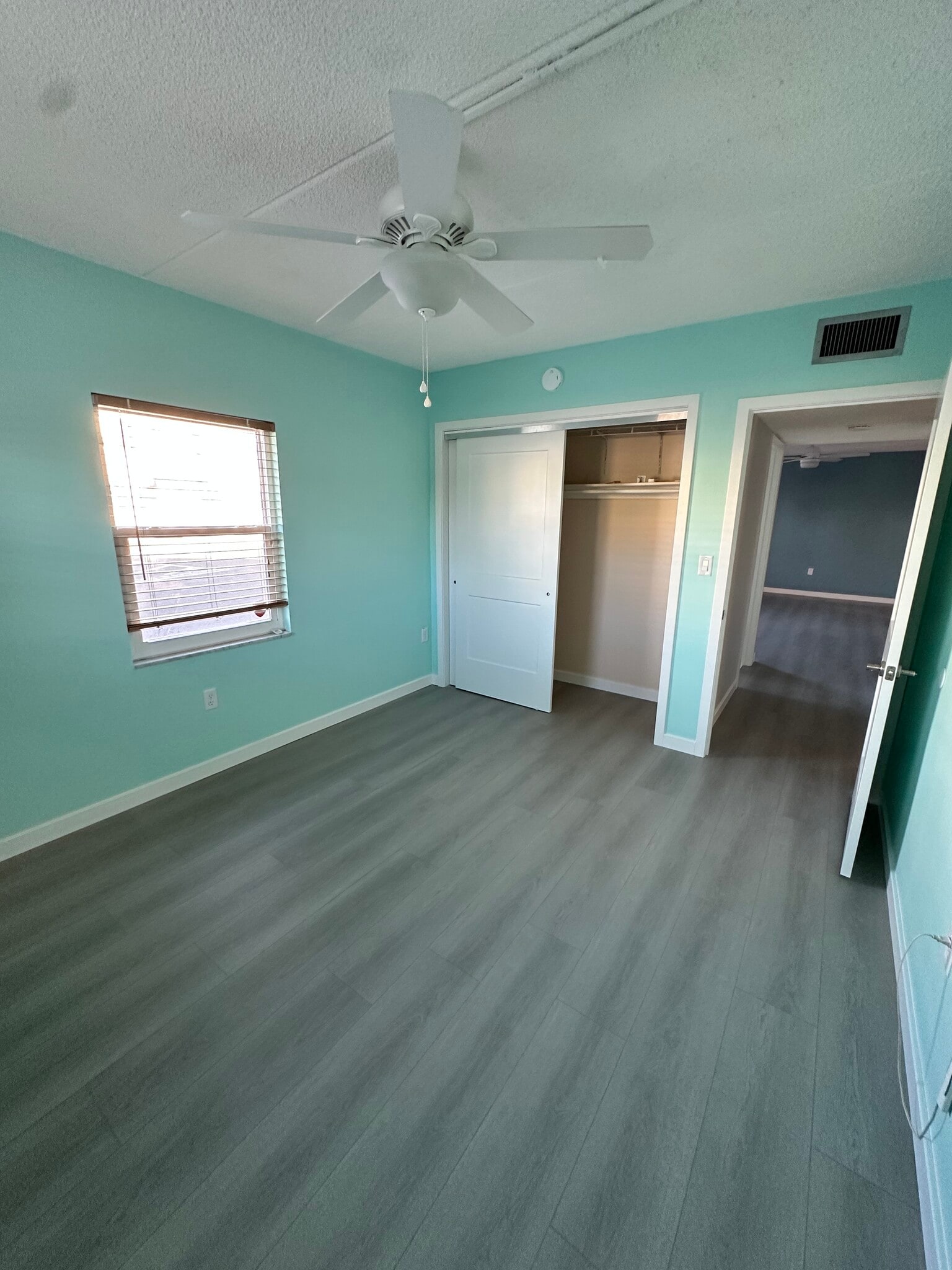 Guest bedroom with closet - 1153 Rue des Rois