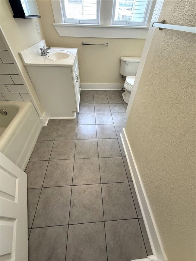 Building Photo - Beautifully Renovated 2 bedroom, 1 bath Bungalow | Historic Highland area | $900/Month Rent