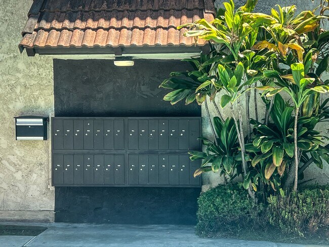 Building Photo - Woodman Apartments