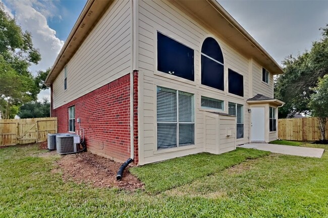Building Photo - 12710 Autumn Glen Dr