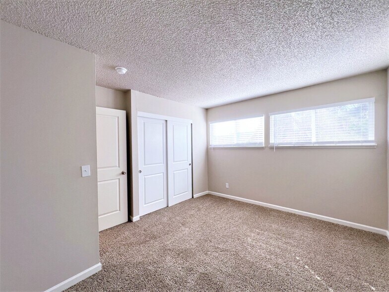 Building Photo - 3057 SE 20th Ave