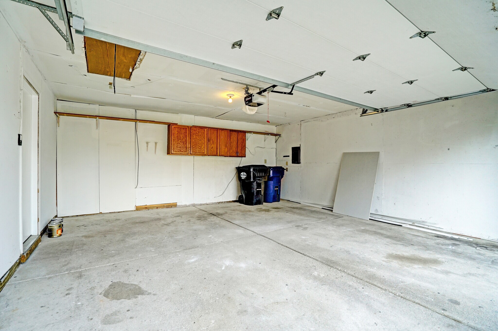 Garage - 626 Woods Crossing Dr