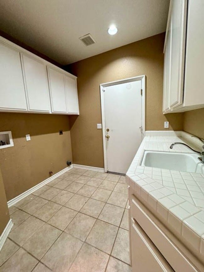 Building Photo - COMING SOON! Large Murrieta home available for LEASE!