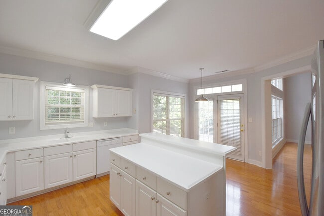 Building Photo - 204 Lenox Dr