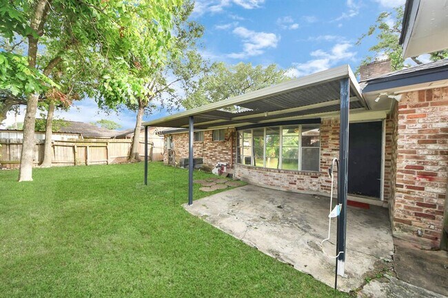 Building Photo - 15135 Chipman Ln.