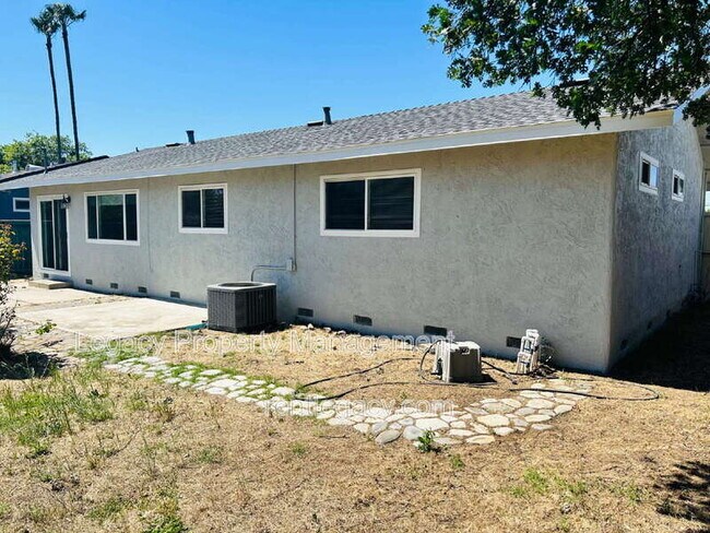 Building Photo - 9012 Alderson Ave
