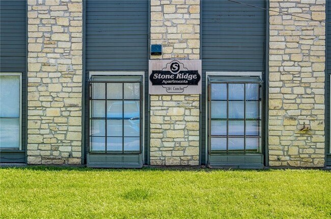 Building Photo - 200 Concho St