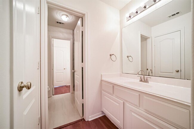 Building Photo - 14015 Falcon Heights Dr
