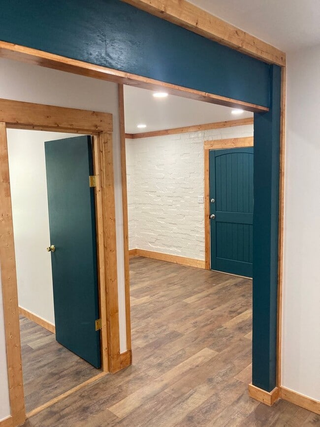 Building Photo - 326 N Elm St NW