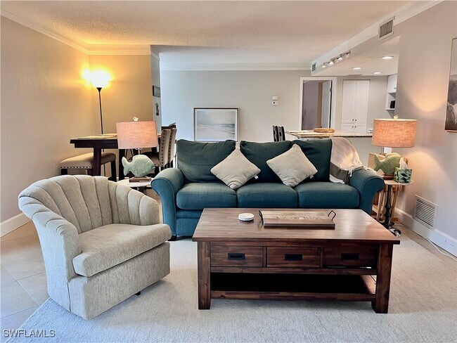 Building Photo - 216 Palm Dr