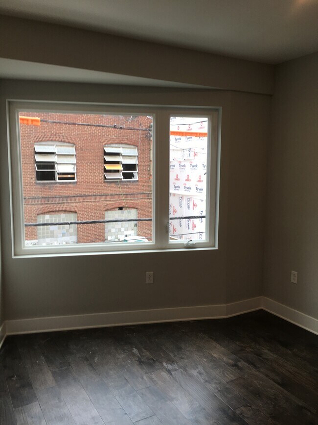 Building Photo - 1515 N Mascher St