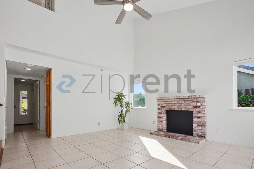 Building Photo - 5744 River Run Cir