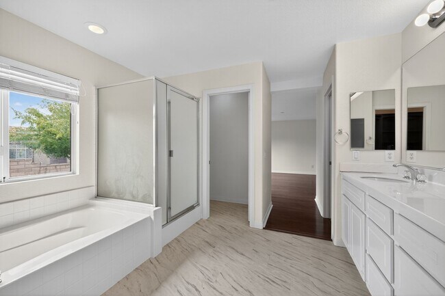 Building Photo - Beautiful 4-Bedroom Home