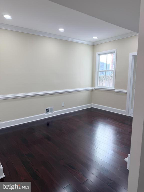 Building Photo - 216 S Henry St