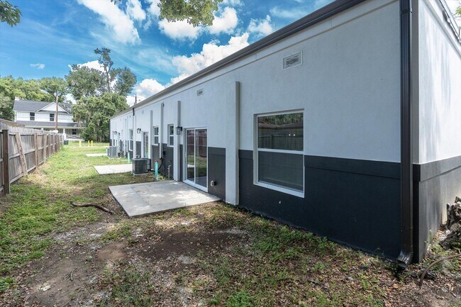 Building Photo - 705 S Orange Ave