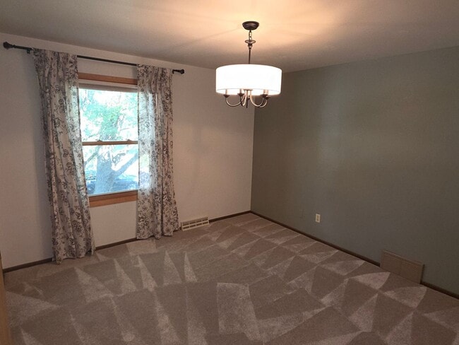 Building Photo - Mt Pleasant 4 bedroom