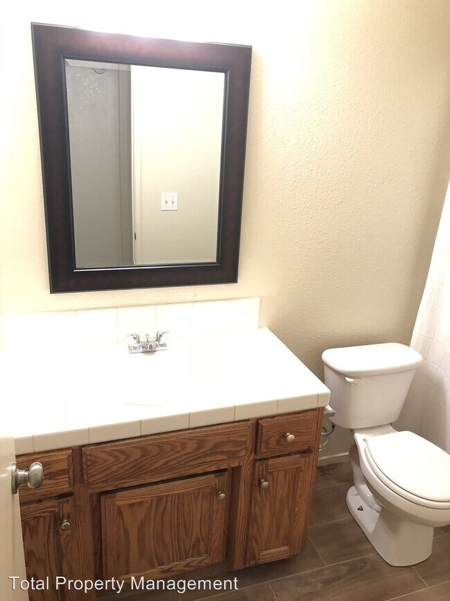 Building Photo - 2 br, 1 bath House - 3532 S. Woodland St.