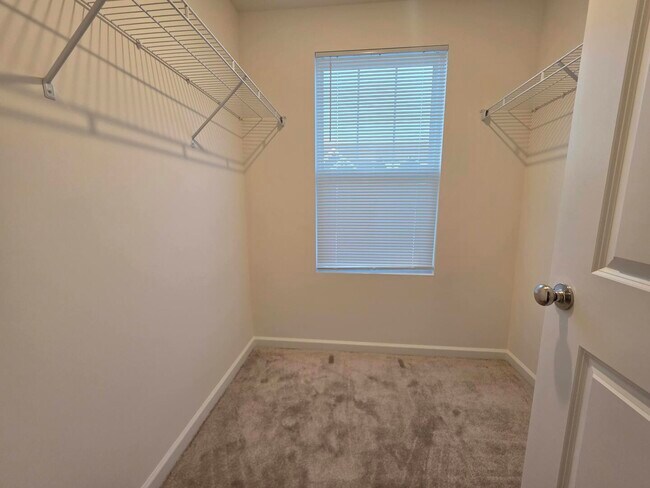 Building Photo - 5915 Hawkweed Dr