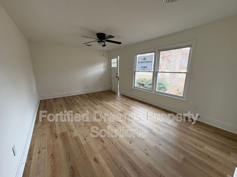 Building Photo - 429 Peeden Dr