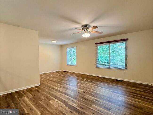 Building Photo - 8487 Inspiration Ave