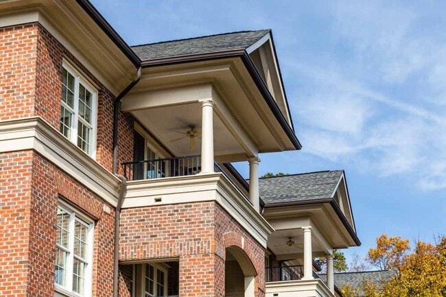 Building Photo - The BEST North Hills Condo!
