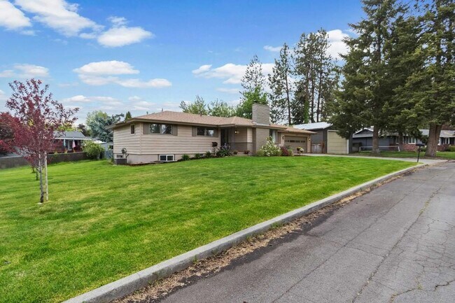 Building Photo - Beautiful 5-Bedroom Home in Mead School Di...
