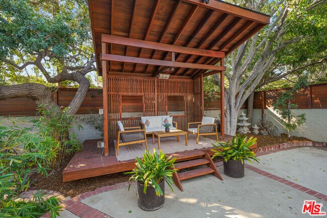 Building Photo - 665 McCadden Pl